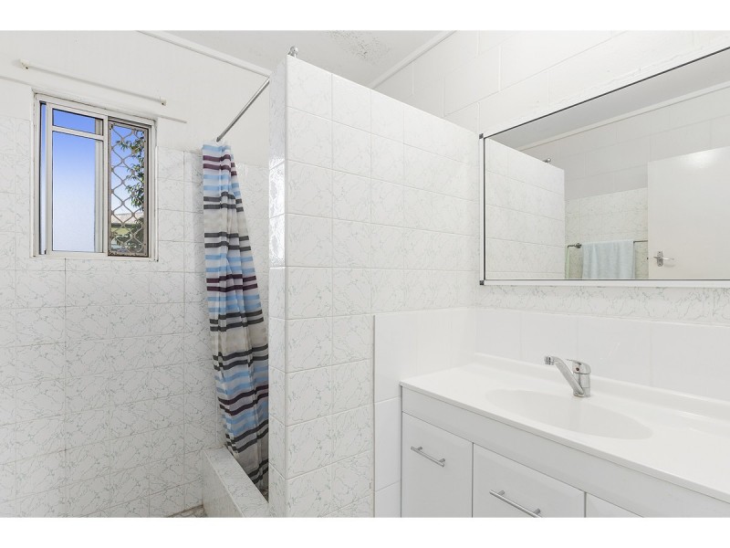 2/102a Bawden Street, Berserker QLD 4701