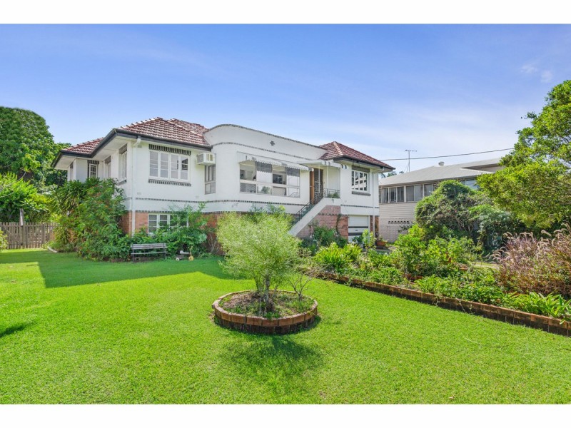 8 West Street, The Range QLD 4700