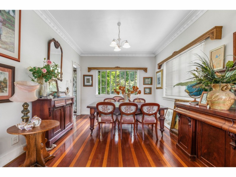 8 West Street, The Range QLD 4700