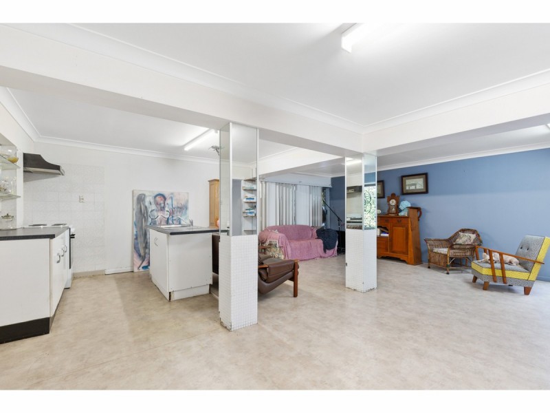 8 West Street, The Range QLD 4700