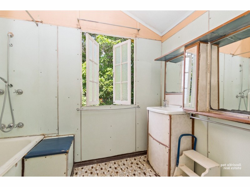 34 Thomasson Street, Park Avenue QLD 4701