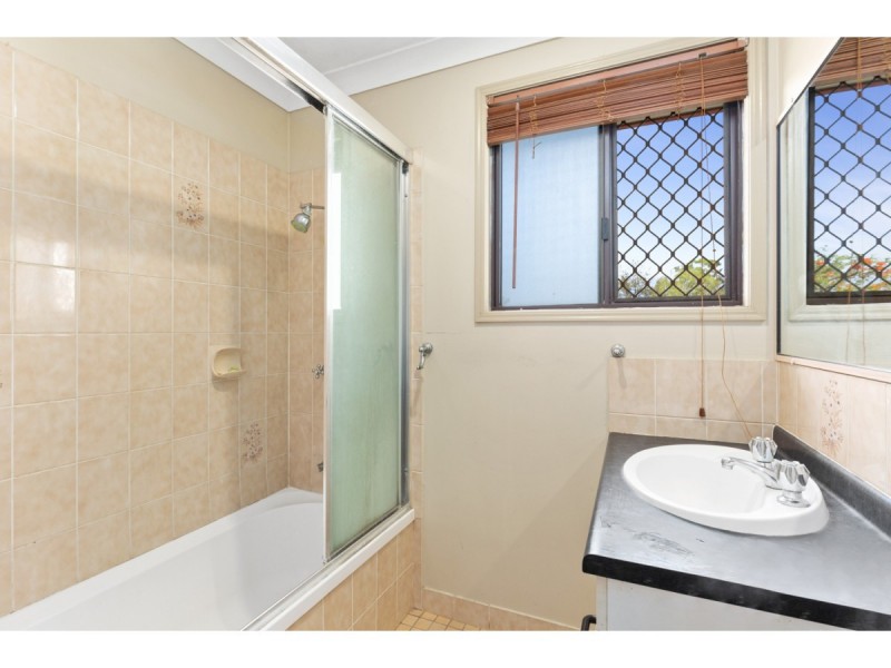 10 Reservoir Street, Gracemere QLD 4702