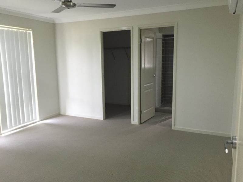 8 Hedgerose Way, Parkhurst QLD 4702