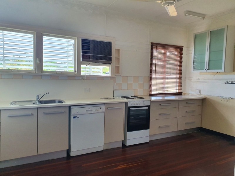 38 Cousins Street, The Range QLD 4700