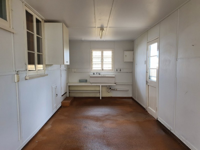38 Cousins Street, The Range QLD 4700