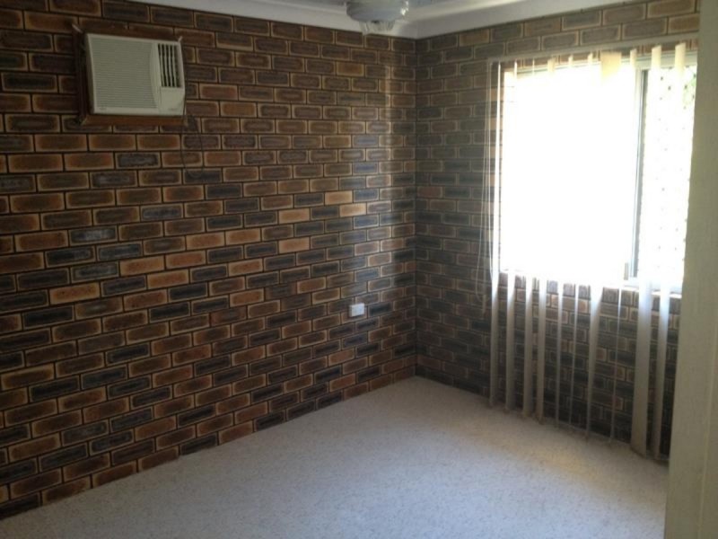 4/223 Denham Street, The Range QLD 4700