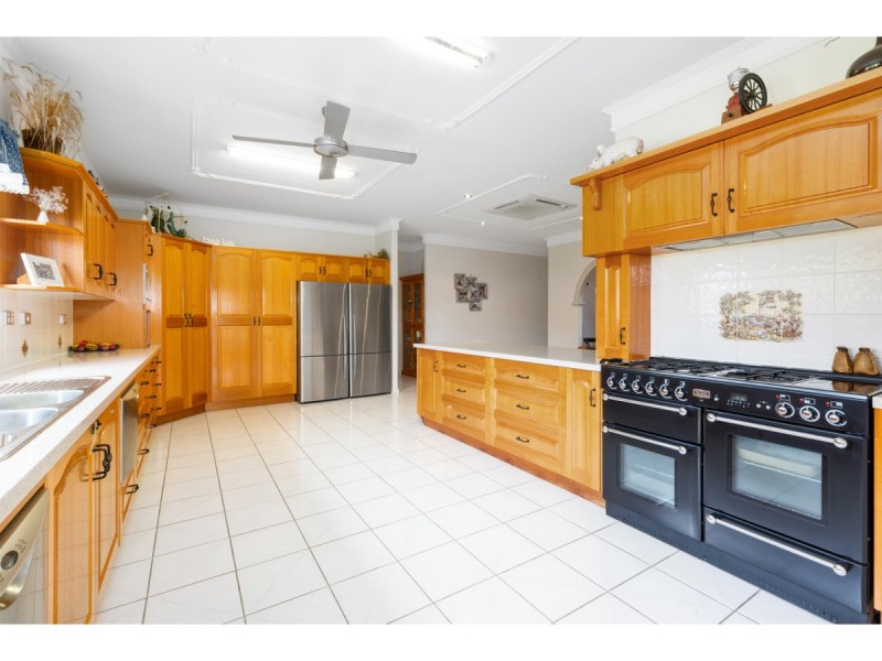 65 Angela Road, Rockyview QLD 4701