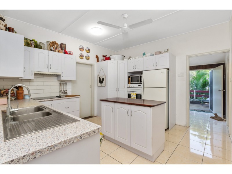 5 Bernard Street, Berserker QLD 4701