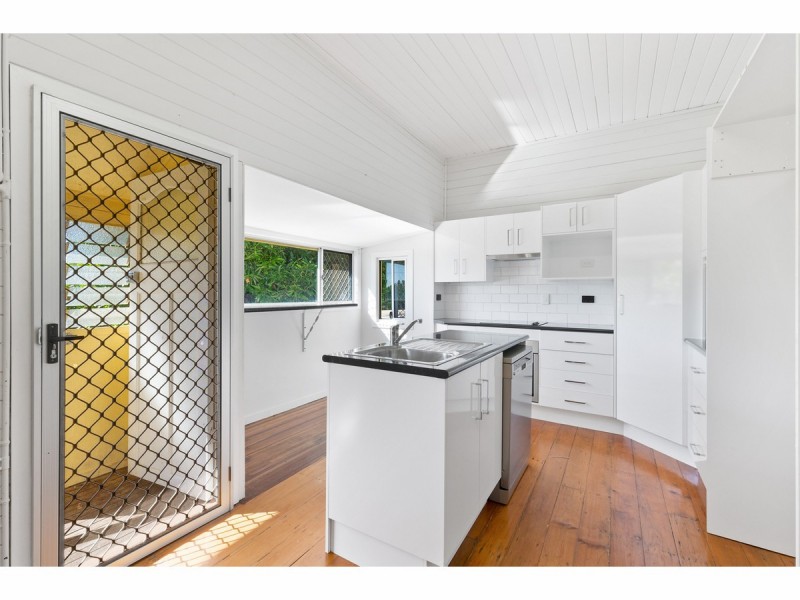 2 Six Mile Road, Pink Lily QLD 4702