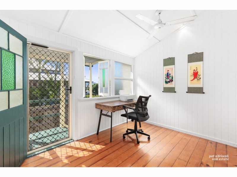 26 Cousins Street, The Range QLD 4700