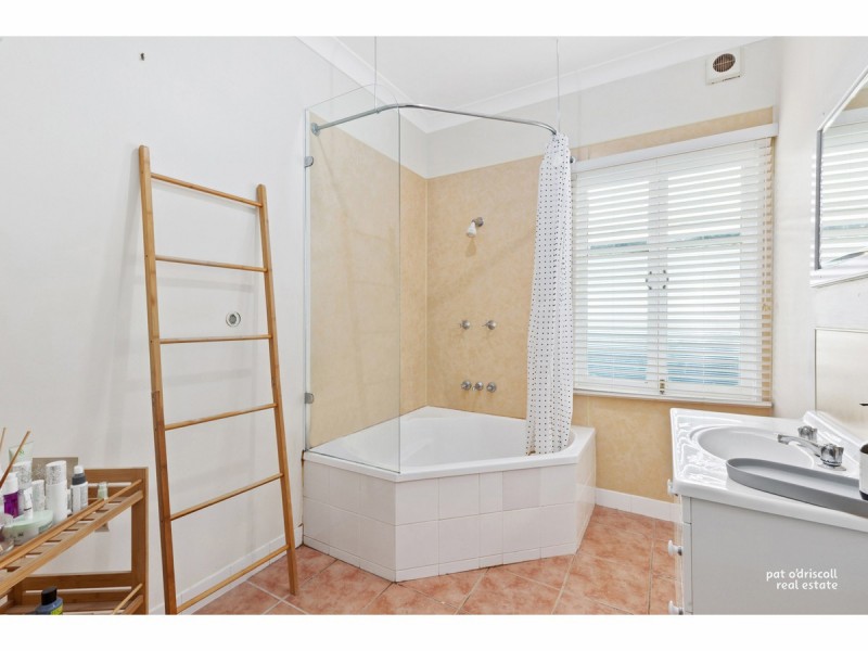102 Davis Street, The Range QLD 4700