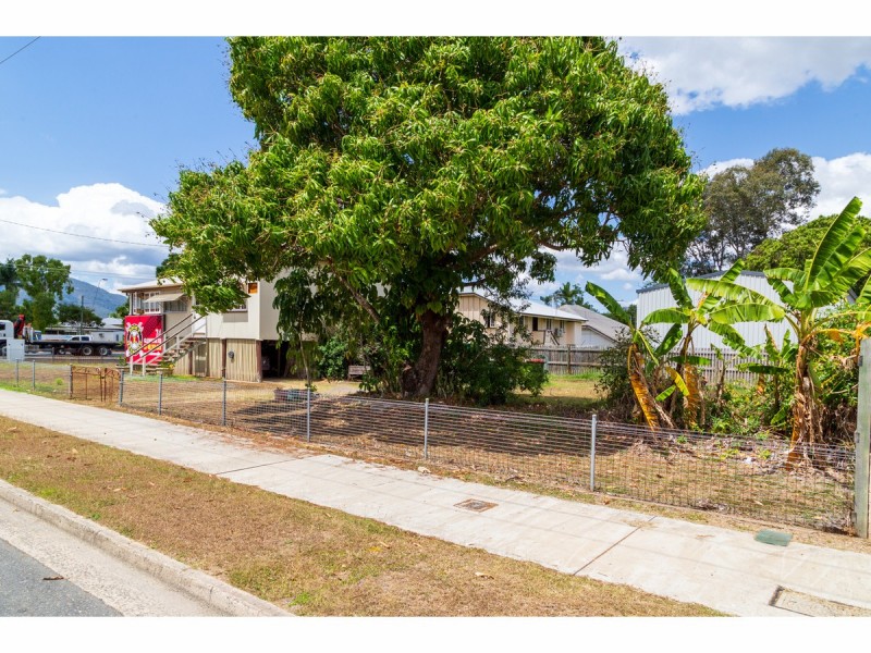93 Main Street, Park Avenue QLD 4701