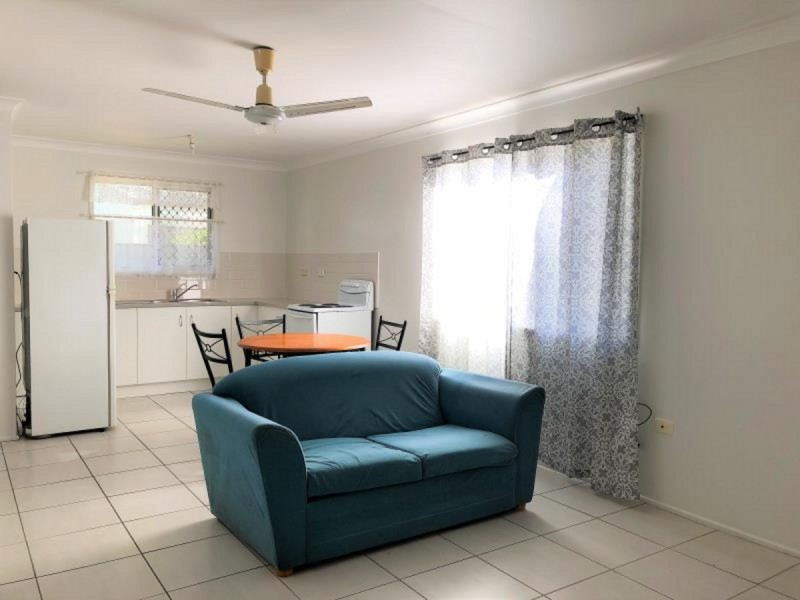 2/94 Stenlake Avenue, Kawana QLD 4701