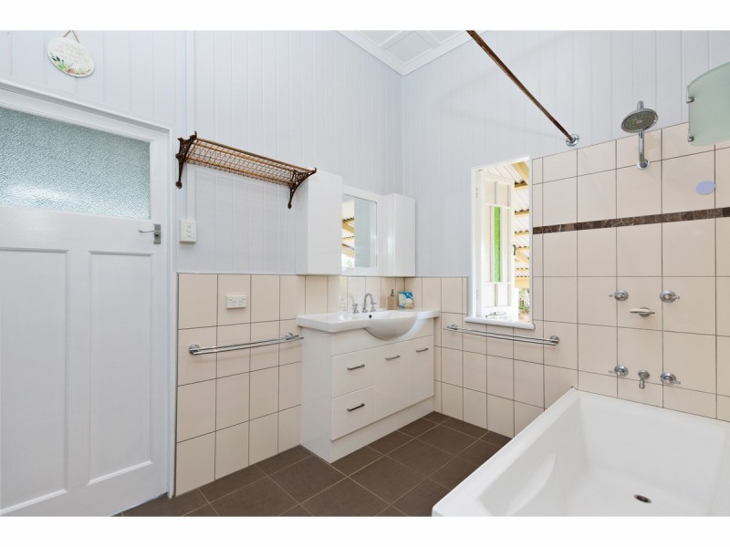 94 Davis Street, The Range QLD 4700