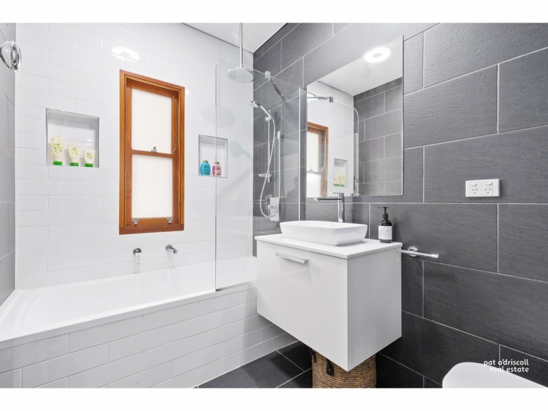 98 Penlington Street, The Range QLD 4700