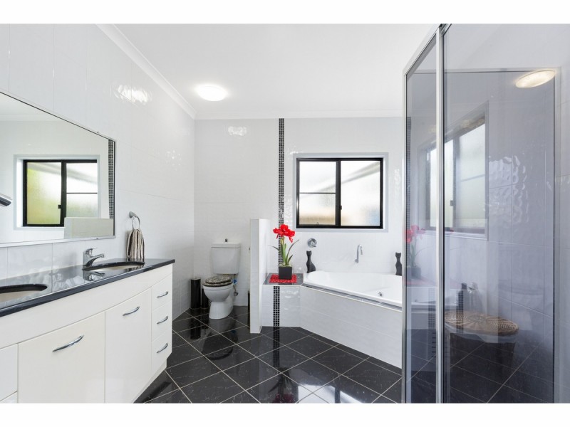 33 Clifton Street, Gracemere QLD 4702