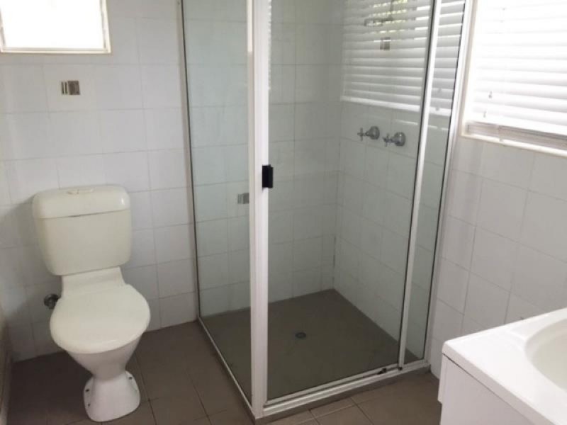 2/218 Horton Street, Koongal QLD 4701