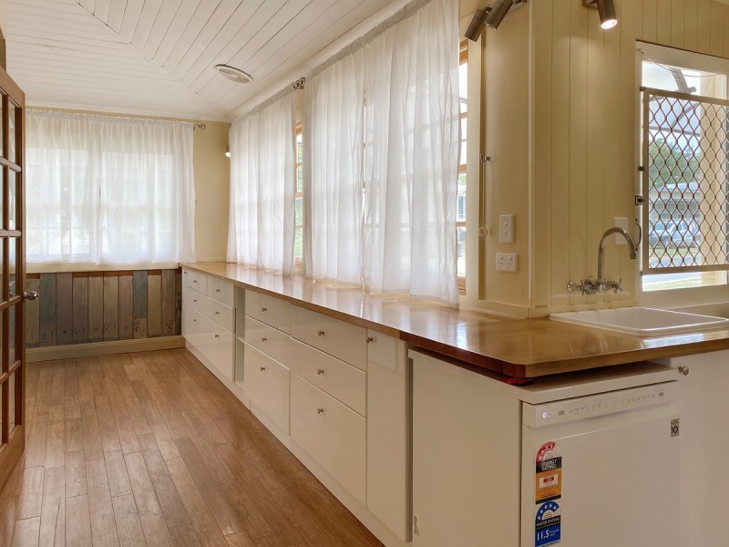 52 Davis Street, The Range QLD 4700
