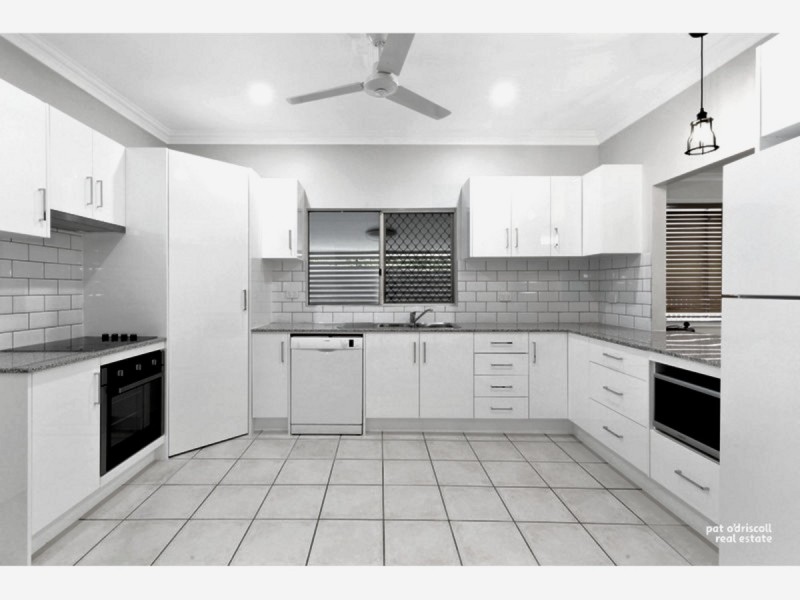 8 Beaconsfield Terrace, The Range QLD 4700