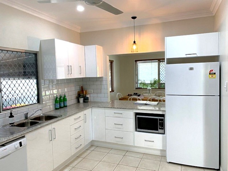 8 Beaconsfield Terrace, The Range QLD 4700
