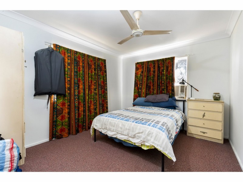 32 Symons Street, Park Avenue QLD 4701