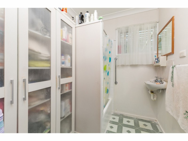 32 Symons Street, Park Avenue QLD 4701