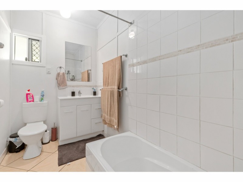 27 Brae Street, The Range QLD 4700
