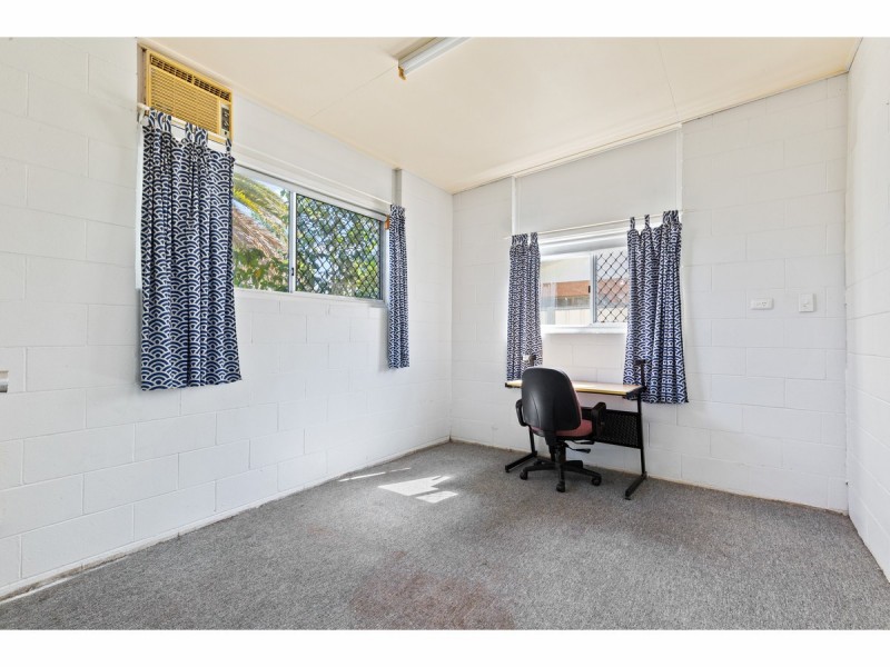 4 Rodger Street, Park Avenue QLD 4701