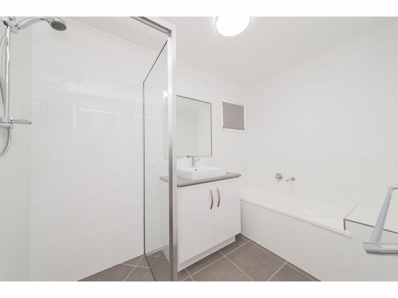 8 Taramoore Road, Gracemere QLD 4702