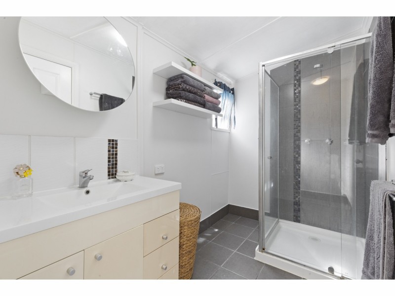 6 Francis Street, Depot Hill QLD 4700