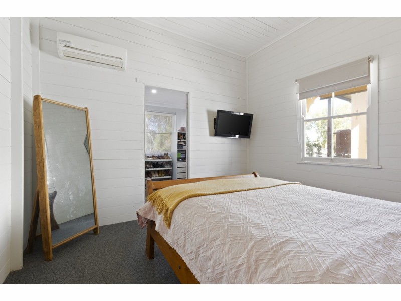 6 Francis Street, Depot Hill QLD 4700