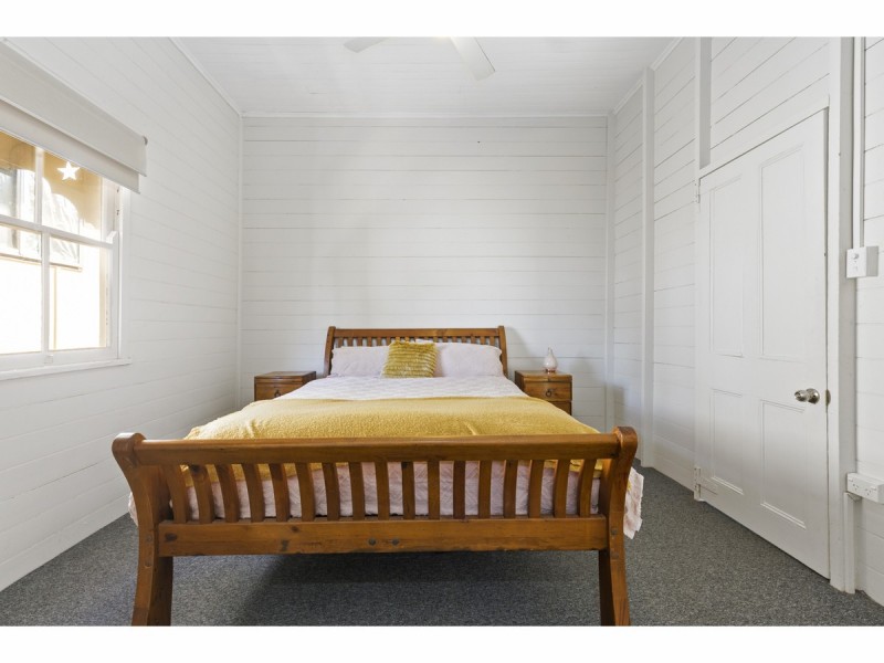 6 Francis Street, Depot Hill QLD 4700