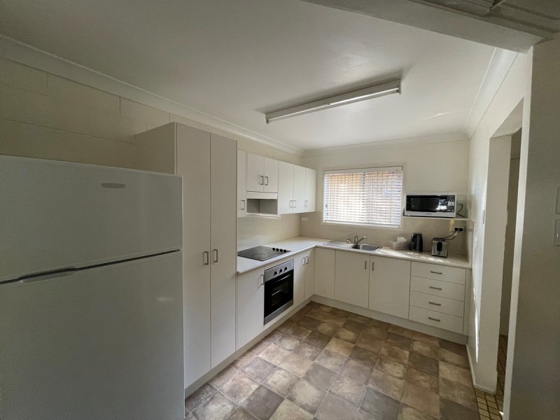 2/295 Bloxsom Street, Frenchville QLD 4701