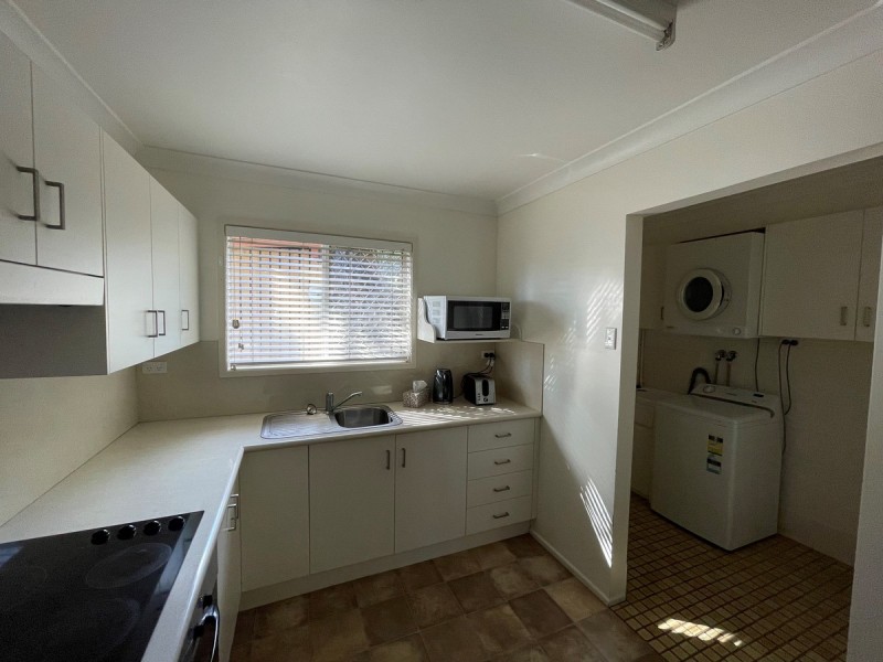 2/295 Bloxsom Street, Frenchville QLD 4701