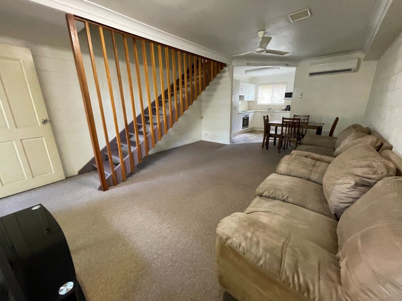 2/295 Bloxsom Street, Frenchville QLD 4701