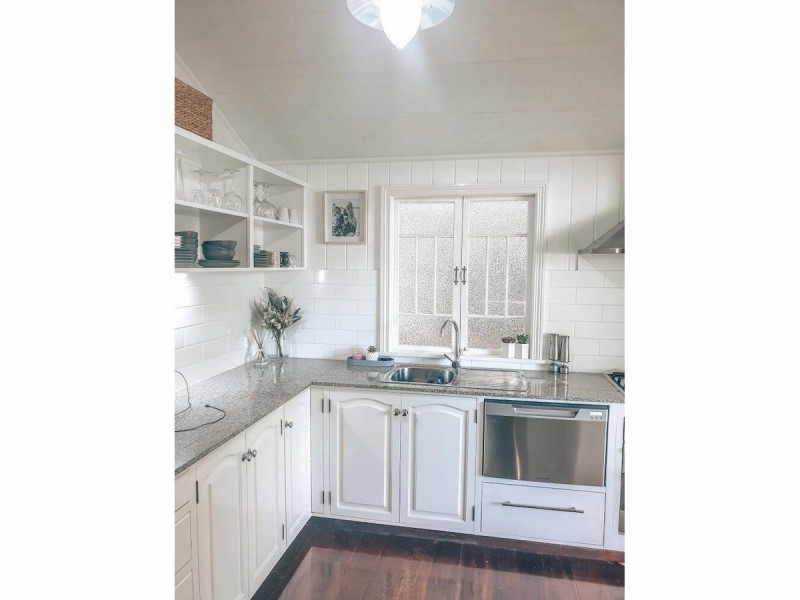 17 Jessie Street, The Range QLD 4700