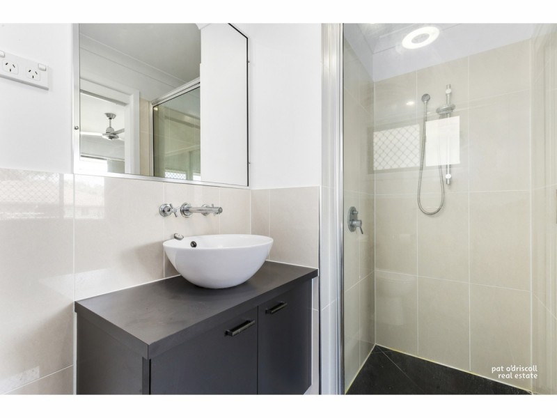 2/249 Mason Street, Koongal QLD 4701