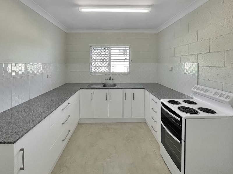 1/218 Horton Street, Koongal QLD 4701