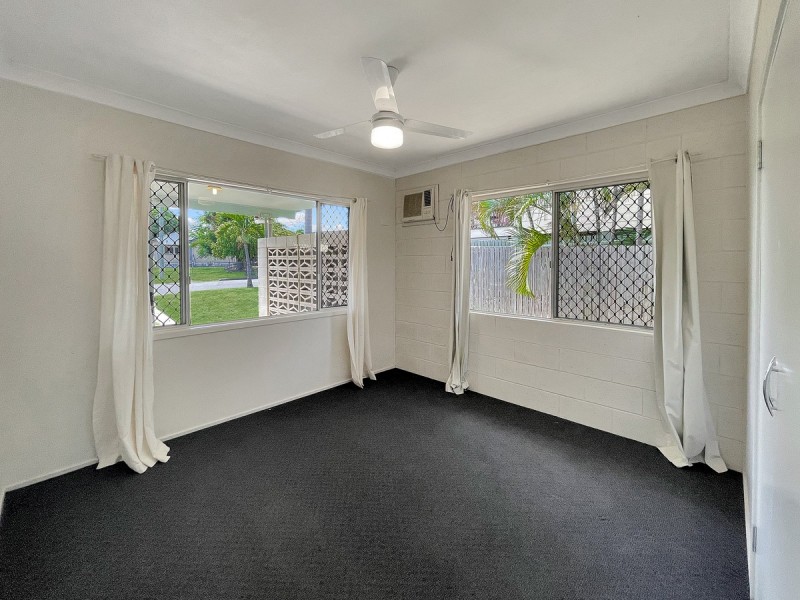 1/218 Horton Street, Koongal QLD 4701