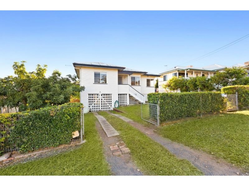 8 Cairns Street, The Range QLD 4700