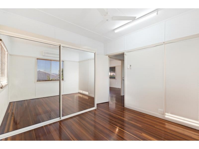 8 Cairns Street, The Range QLD 4700