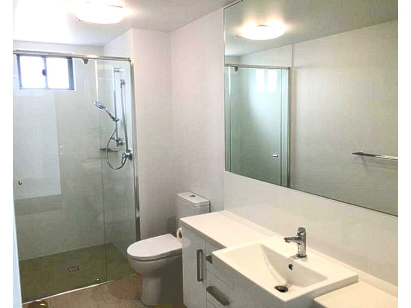 701/2-4 Victoria Parade, Rockhampton City QLD 4700