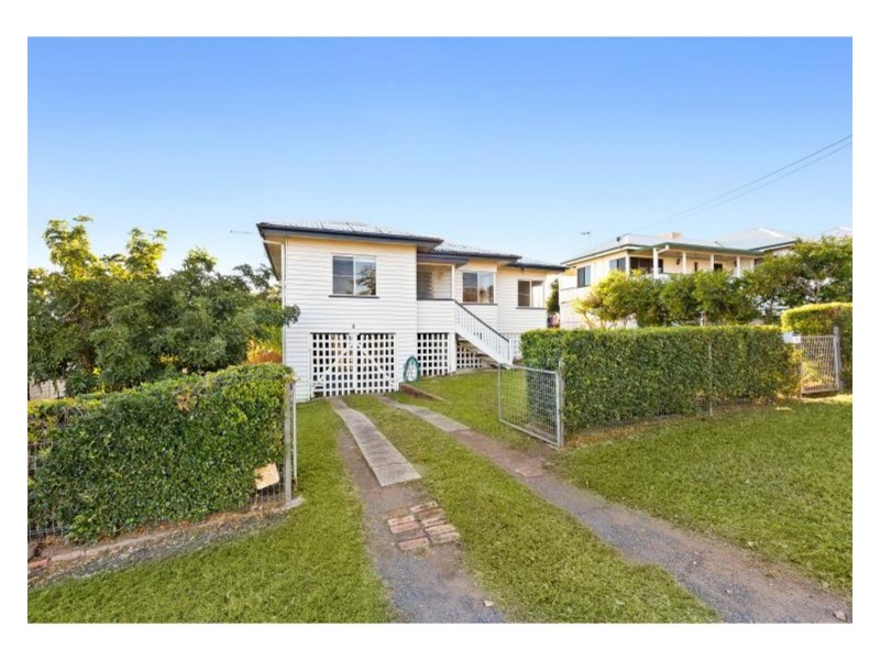 8 Cairns Street, The Range QLD 4700