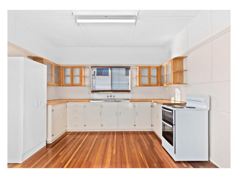 8 Cairns Street, The Range QLD 4700