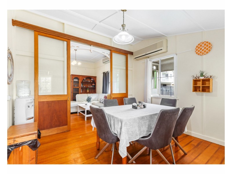 8 Dobbs Street, The Range QLD 4700