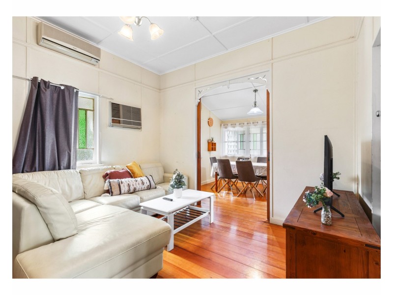 8 Dobbs Street, The Range QLD 4700