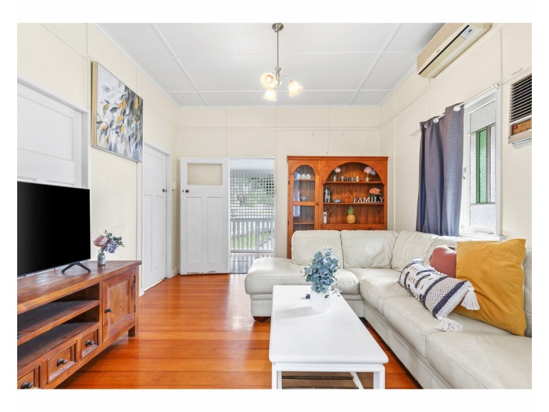 8 Dobbs Street, The Range QLD 4700