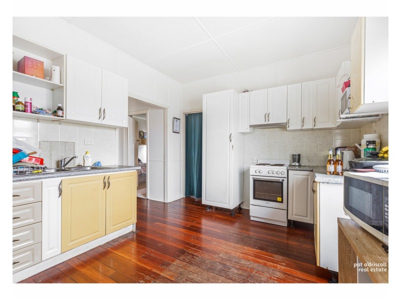 33 Thomasson Street, Park Avenue QLD 4701