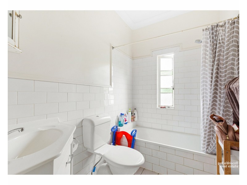 33 Thomasson Street, Park Avenue QLD 4701