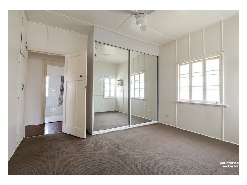 33 Thomasson Street, Park Avenue QLD 4701